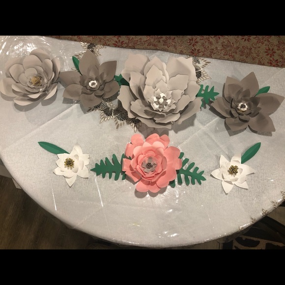 Paper flower - Picture 1 of 5